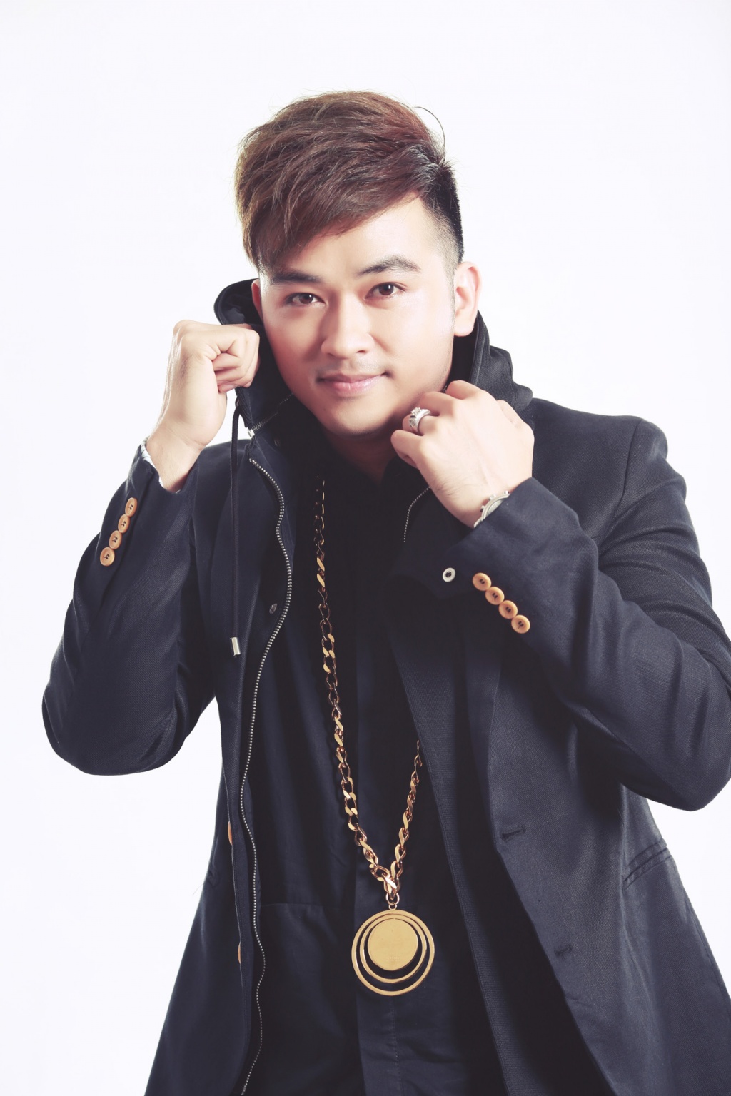 dan dien vien bong dung muon khoc sau 9 nam thay doi khong ngo