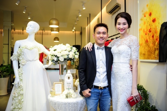 ban than tiet lo chuyen tinh dep nhu phim cua hoa hau dang thu thao va ban trai