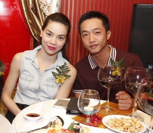 cuong do la va nhung moi tinh voi chan dai cua showbiz viet
