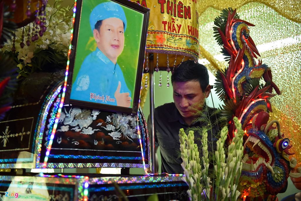 tran thanh viet huong buon ba den vieng nghe si khanh nam luc khuya