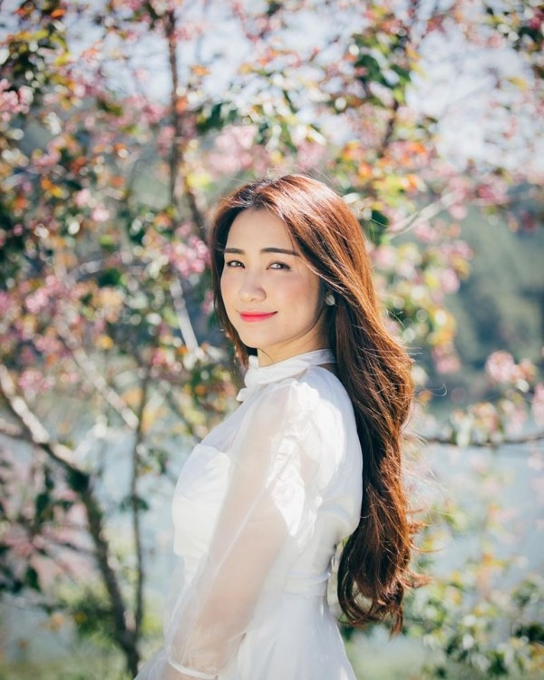 Hòa Minzy vào hậu trường tìm gặp BTS: 'Hoàn toàn sai, dễ gây dị ứng' hoa minzy vao hau truong tim gap bts hoan toan sai de gay di ung