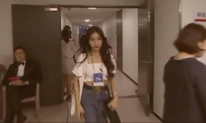 hoa minzy cui dau xin loi fan bts