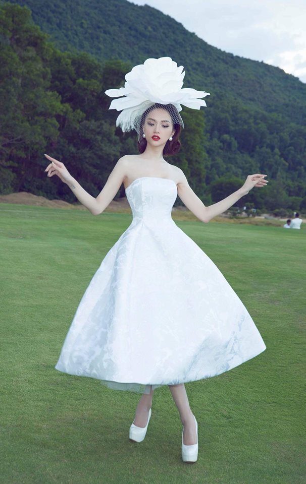 Học lỏm ngay bí kíp tạo dáng của hoa hậu Hương Giang để có được những bức ảnh ngàn like hoc lom ngay bi kip tao dang cua hoa hau huong giang de co duoc nhung buc anh ngan like