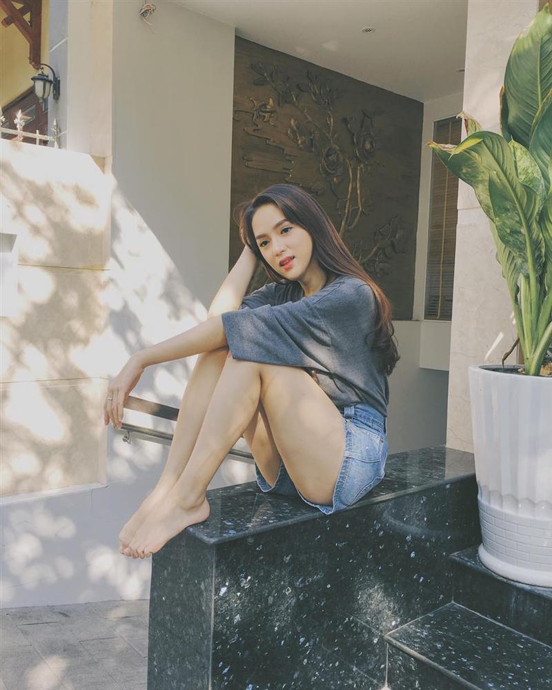Học lỏm ngay bí kíp tạo dáng của hoa hậu Hương Giang để có được những bức ảnh ngàn like hoc lom ngay bi kip tao dang cua hoa hau huong giang de co duoc nhung buc anh ngan like
