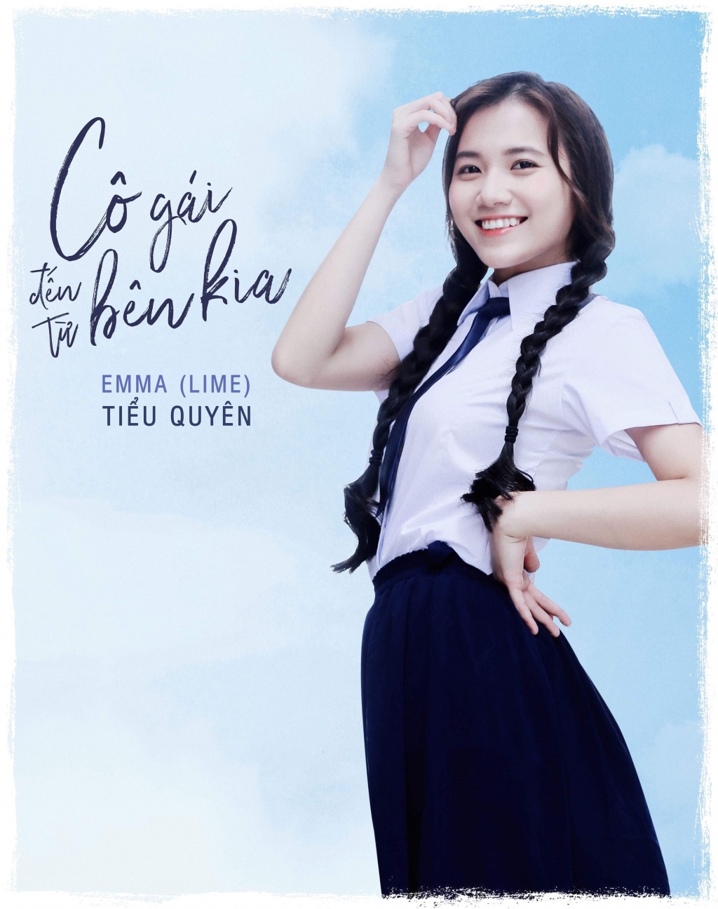 emma ke hau truong phim co gai den tu ben kia sau canh nam tren san co tay minh bi do tay het