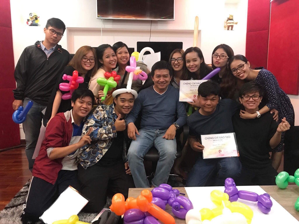 MC Cao Vy là người thế nào trong suy nghĩ của giáo viên, bạn bè và đồng nghiệp? mc cao vy la nguoi the nao trong suy nghi cua giao vien ban be va dong nghiep