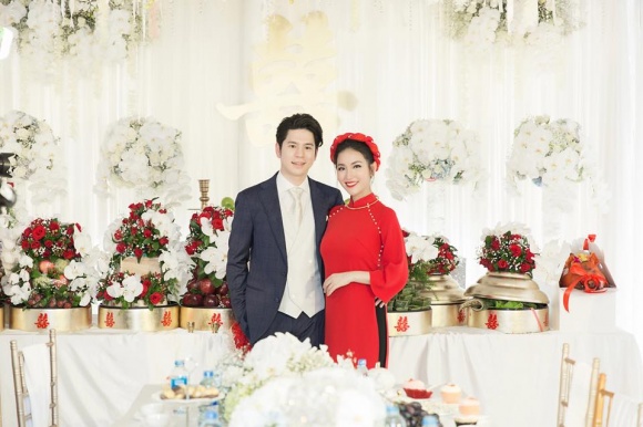 Mai Hồ xuất hiện xinh đẹp, hạnh phúc bên chồng Việt kiều sau sinh con mai ho xuat hien xinh dep hanh phuc ben chong viet kieu sau sinh con