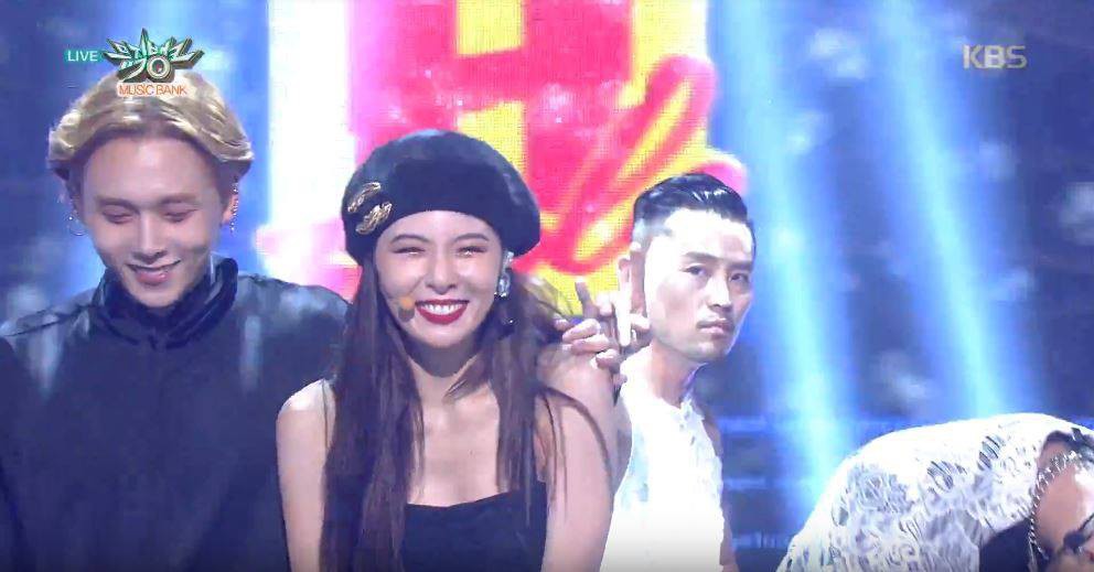 cube entertainment thong bao duoi hyuna website bi danh sap co phieu sut tham hai