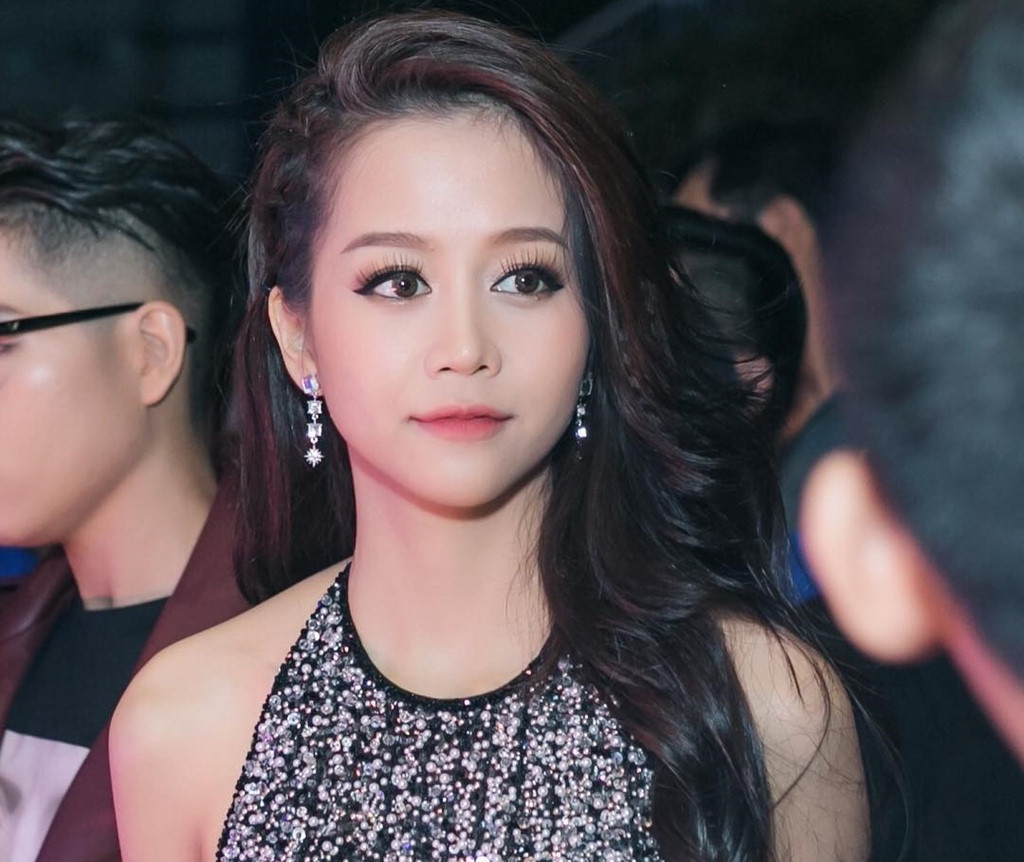 cat phuong kieu minh tuan va an nguy mat gi sau on ao tinh tay ba