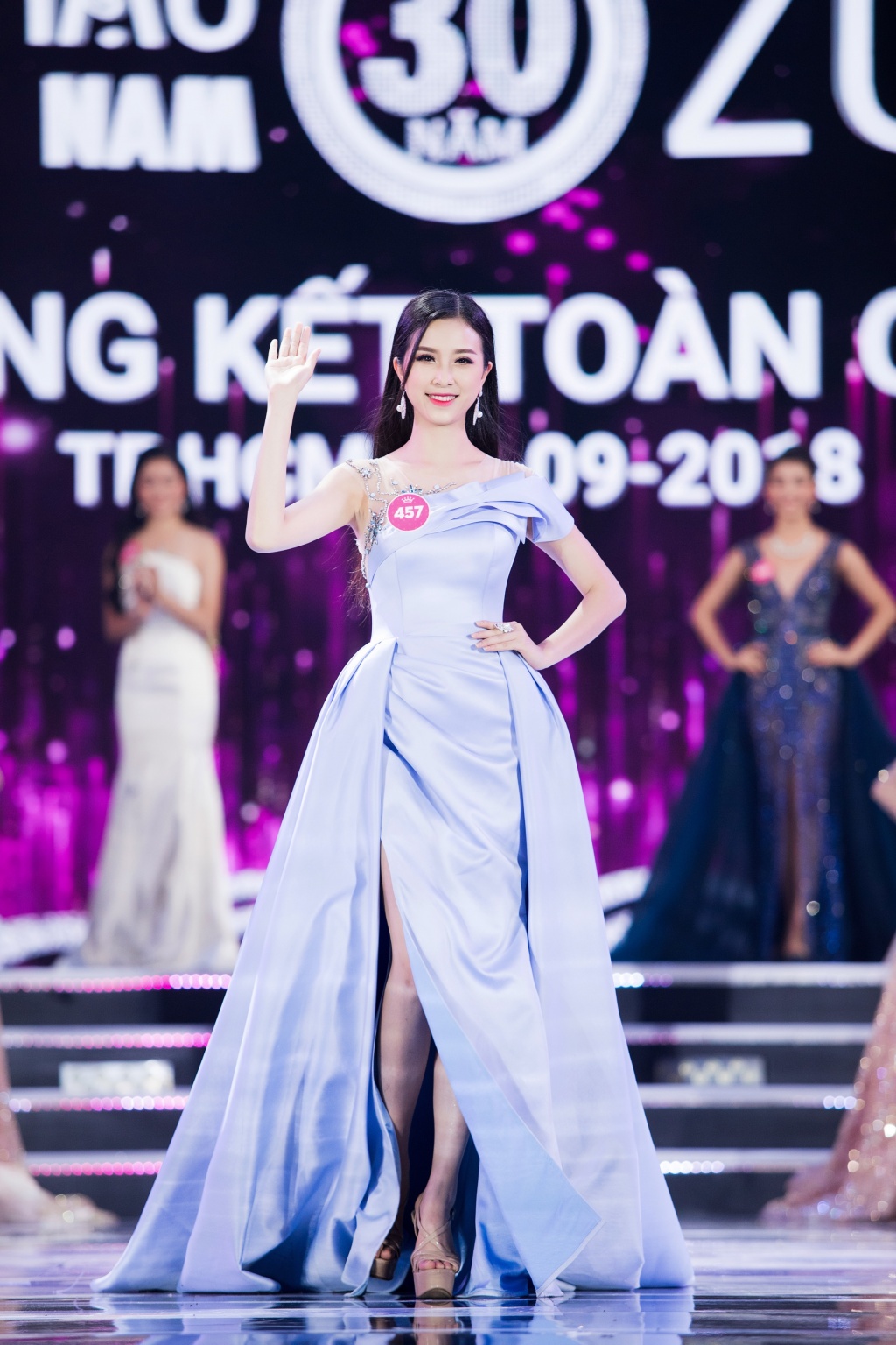 Cách mix đồ năng động thường ngày của á hậu 2 Hoa hậu Việt Nam 2018 Nguyễn Thị Thúy An cach mix do nang dong thuong ngay cua a hau 2 hoa hau viet nam 2018 nguyen thi thuy an