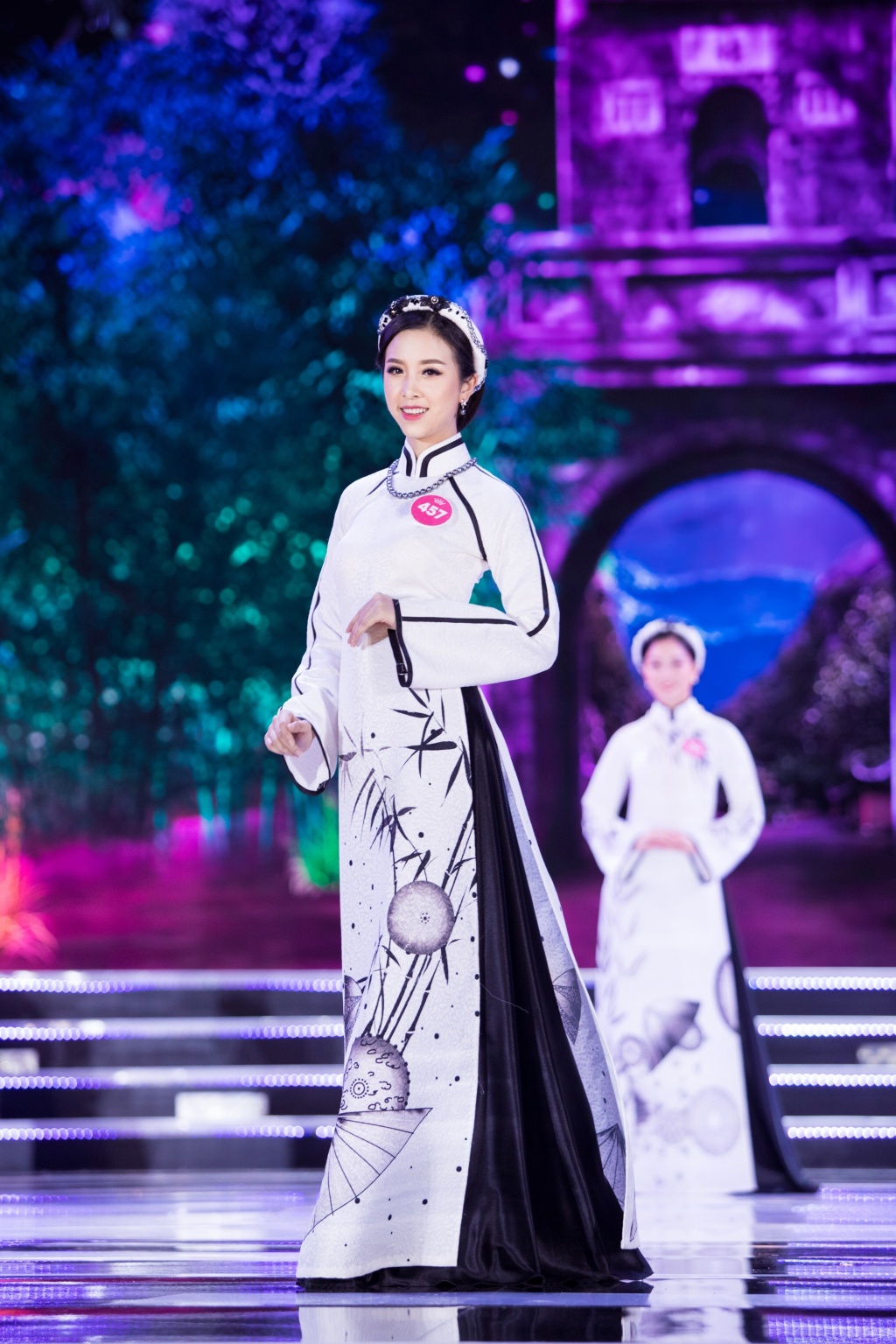 Cách mix đồ năng động thường ngày của á hậu 2 Hoa hậu Việt Nam 2018 Nguyễn Thị Thúy An cach mix do nang dong thuong ngay cua a hau 2 hoa hau viet nam 2018 nguyen thi thuy an