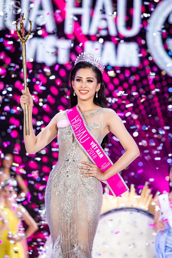 chi nho mot buc anh cu dan mang phat hien tan hoa hau viet nam 2018 tran tieu vy tung chinh sua goc con nguoi