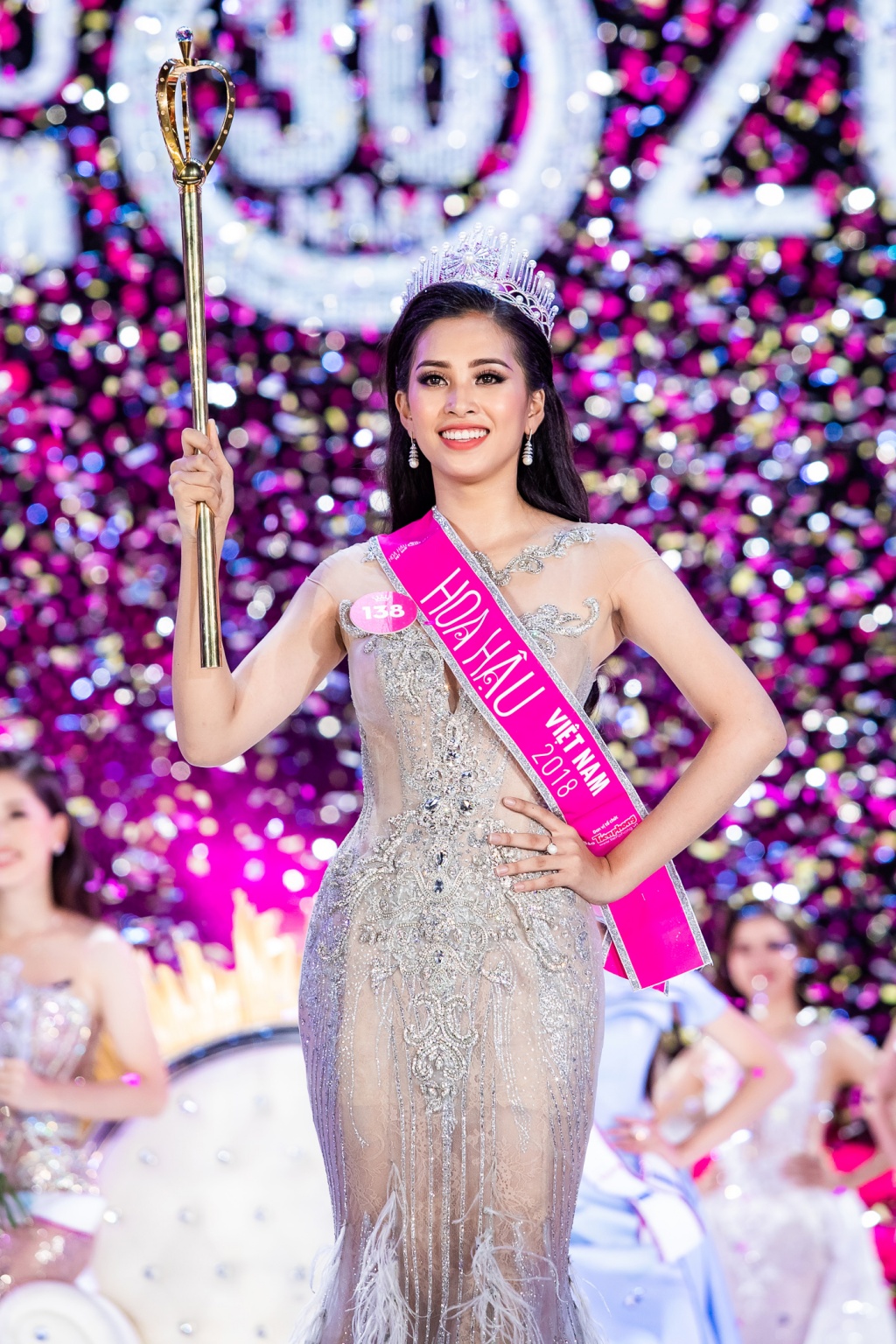 Nghệ sĩ trẻ nói gì về tân Hoa hậu Việt Nam 2018 Trần Tiểu Vy? sao viet noi gi ve tan hoa hau viet nam 2018 tran tieu vy