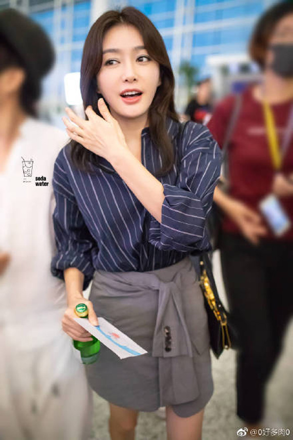 phu sat hoang hau tan lam duoc khen het loi voi hanh dong cui gap minh nhat do giup phong vien
