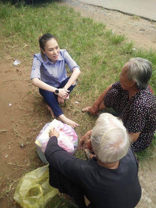 du co trong tay tai san tien ti nhung sao viet nay van trung thanh voi phong cach gian di