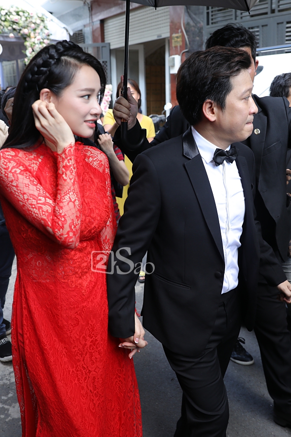 Không còn nghi ngờ gì nữa, vòng 2 của Nhã Phương đã 'phô trọn' sau bao ngày cô dâu tìm mọi cách che dáng khong con nghi ngo gi nua vong 2 cua nha phuong da pho tron sau bao ngay co dau tim moi cach che dang