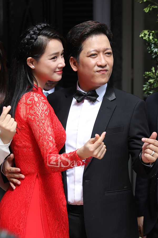 Không còn nghi ngờ gì nữa, vòng 2 của Nhã Phương đã 'phô trọn' sau bao ngày cô dâu tìm mọi cách che dáng khong con nghi ngo gi nua vong 2 cua nha phuong da pho tron sau bao ngay co dau tim moi cach che dang