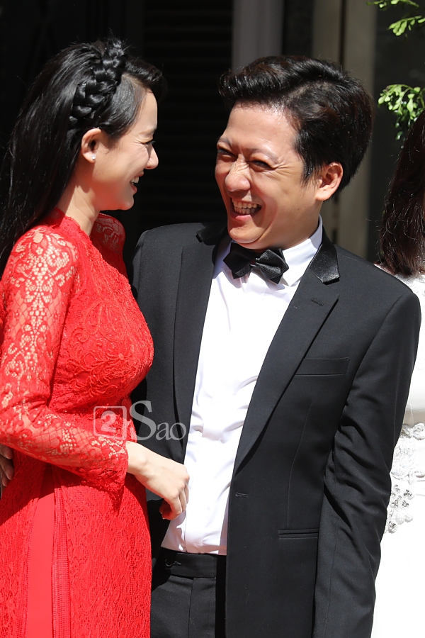 Không còn nghi ngờ gì nữa, vòng 2 của Nhã Phương đã 'phô trọn' sau bao ngày cô dâu tìm mọi cách che dáng khong con nghi ngo gi nua vong 2 cua nha phuong da pho tron sau bao ngay co dau tim moi cach che dang
