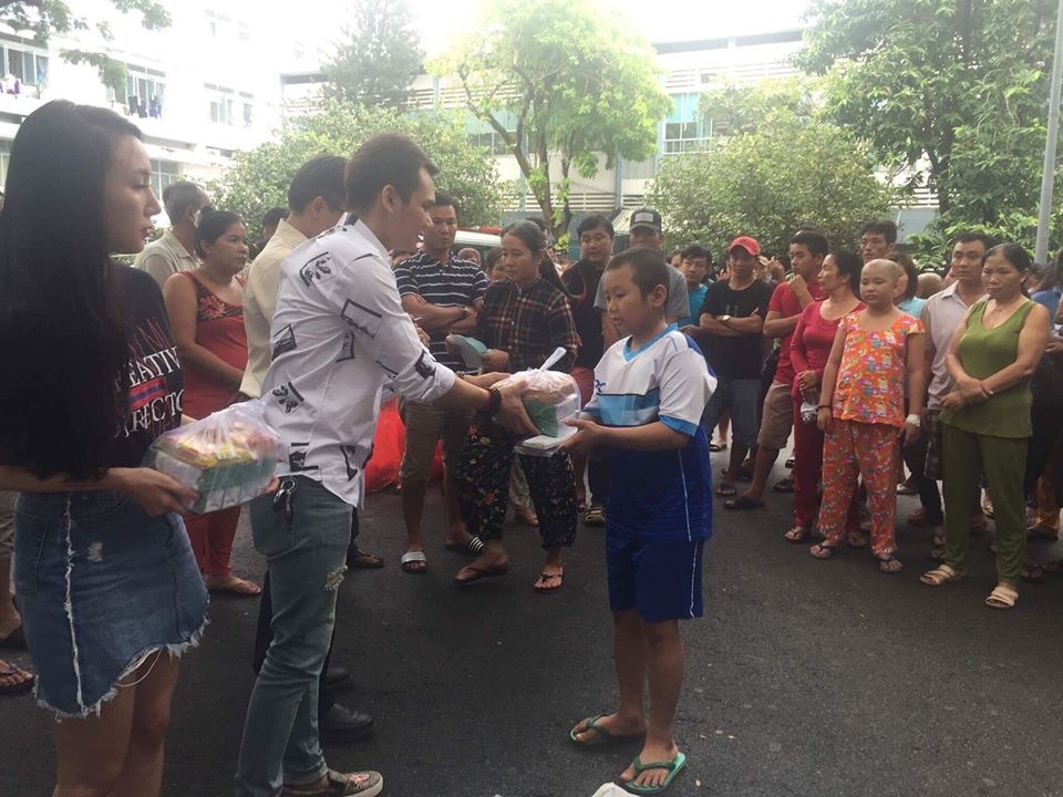 sao viet dip trung thu nguoi di choi tha ga nguoi ban tui bui voi cong viec