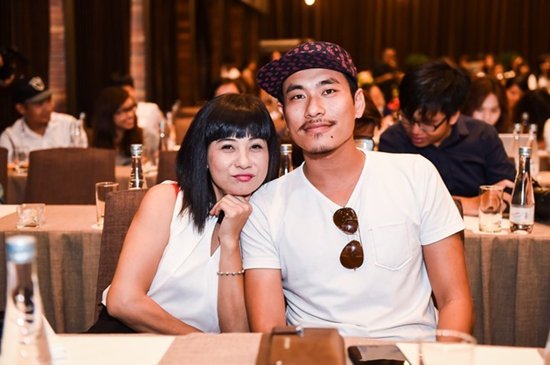 kieu minh tuan up mo chuyen dam cuoi voi ban gai hon 18 tuoi