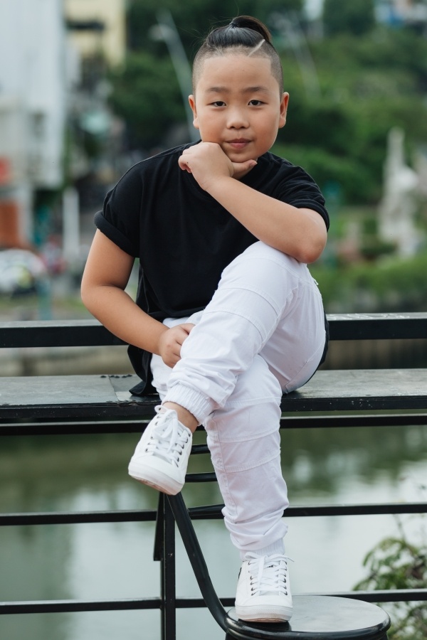quoc thai the voice kids chi tieu cua gia dinh hien nay phai cay het vao dong luong cua me
