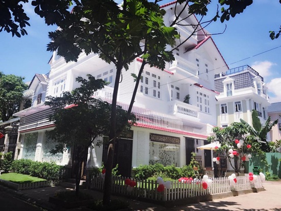 vy oanh tu cuoc hon nhan mi man den song gio nghi van nguoi thu ba