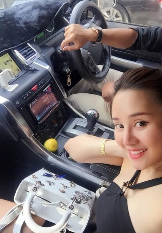 vy oanh tu cuoc hon nhan mi man den song gio nghi van nguoi thu ba