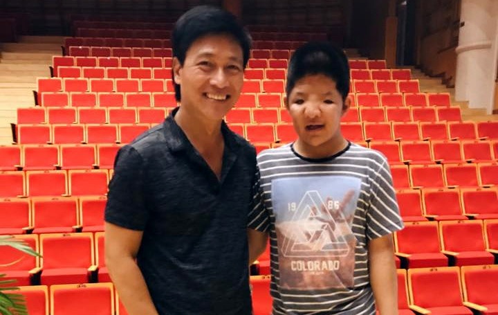 khong chi dao dien do duc thanh nhieu nghe si viet cung phai rong ra chua benh hiem ngheo cho con