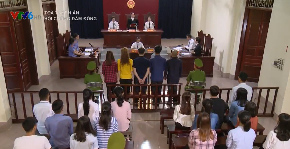 chan dai gay xon xao pho tran duy hung lam dien vien toa tuyen an tren vtv6