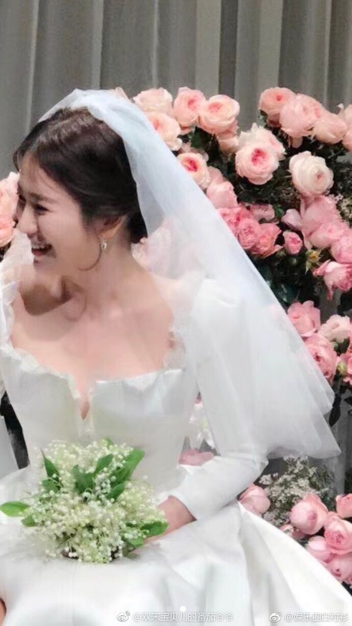 cap nhat dam cuoi song joong ki va song hye kyo cac khach moi tien vao ban tiec