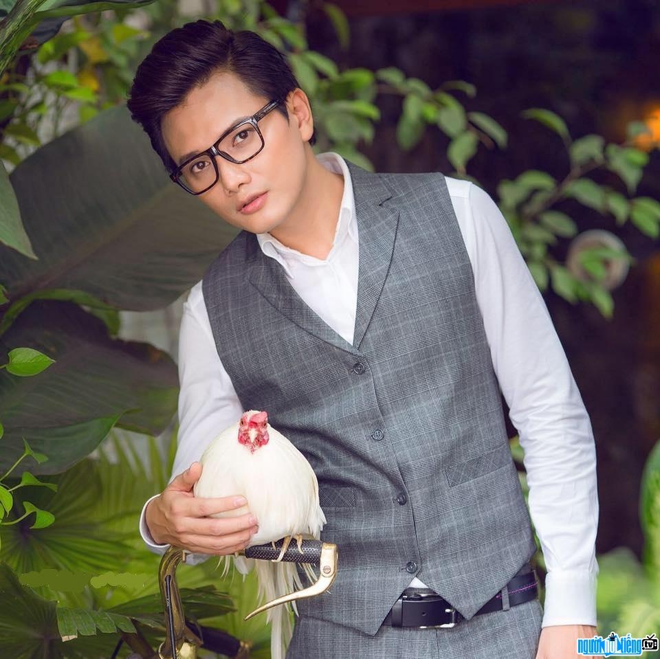goc toi bi mat sau anh hao quang cua showbiz tung nhieu lan bi phoi bay tran trui