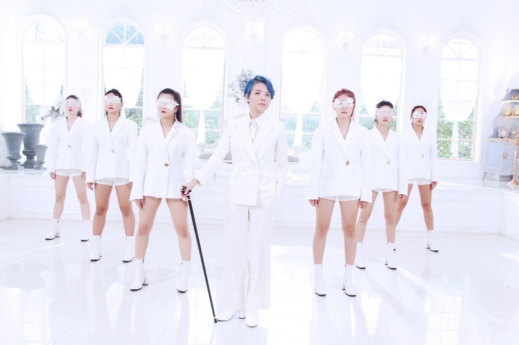 vu cat tuong lot xac voi hinh anh nu quyen doc rap manh me