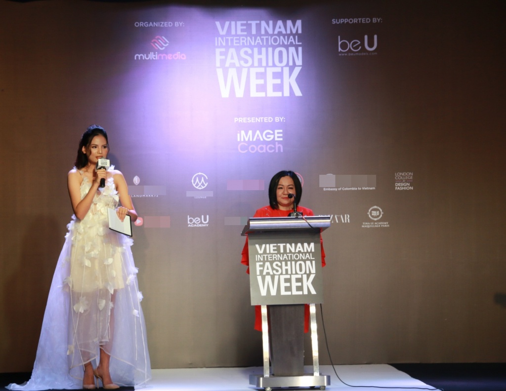 Lộ diện 16 trang phục độc đáo của Tuần lễ Thời trang Quốc tế Việt Nam Thu Đông 2018 lo dien 16 trang phuc doc dao cua tuan le thoi trang quoc te viet nam thu dong 2018
