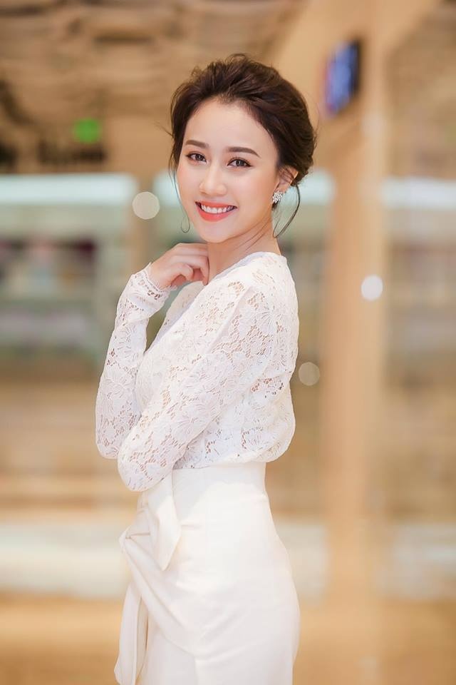 Thích mê với cách mix đồ quyến rũ nhưng không cần 'hở bạo' của diễn viên Huỳnh Hồng Loan thich me voi cach mix do quyen ru nhung khong can ho bao cua dien vien huynh hong loan