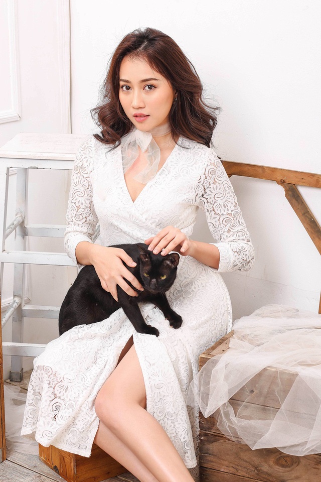 Thích mê với cách mix đồ quyến rũ nhưng không cần 'hở bạo' của diễn viên Huỳnh Hồng Loan thich me voi cach mix do quyen ru nhung khong can ho bao cua dien vien huynh hong loan
