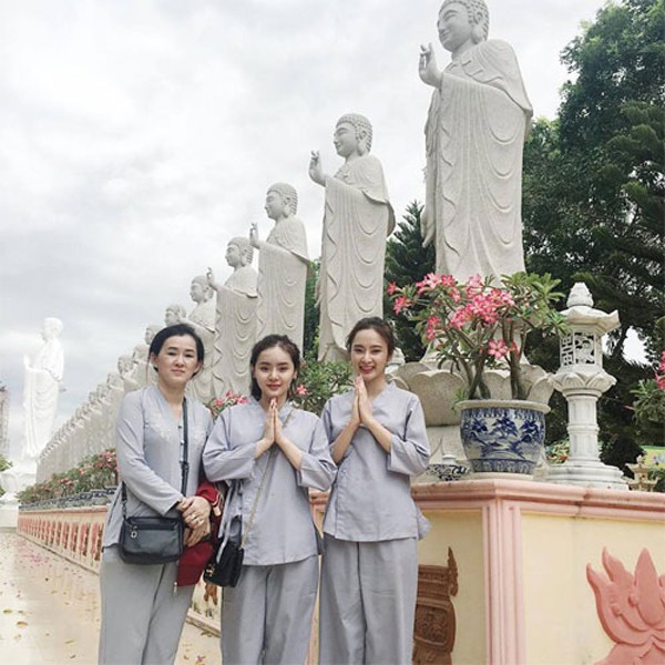 Lý do nào khiến Nguyễn Thị Hà xuống tóc, Việt Trinh và nhiều mỹ nhân Việt tìm cửa Phật? ly do nao khien nguyen thi ha xuong toc viet trinh va nhieu my nhan viet tim cua phat
