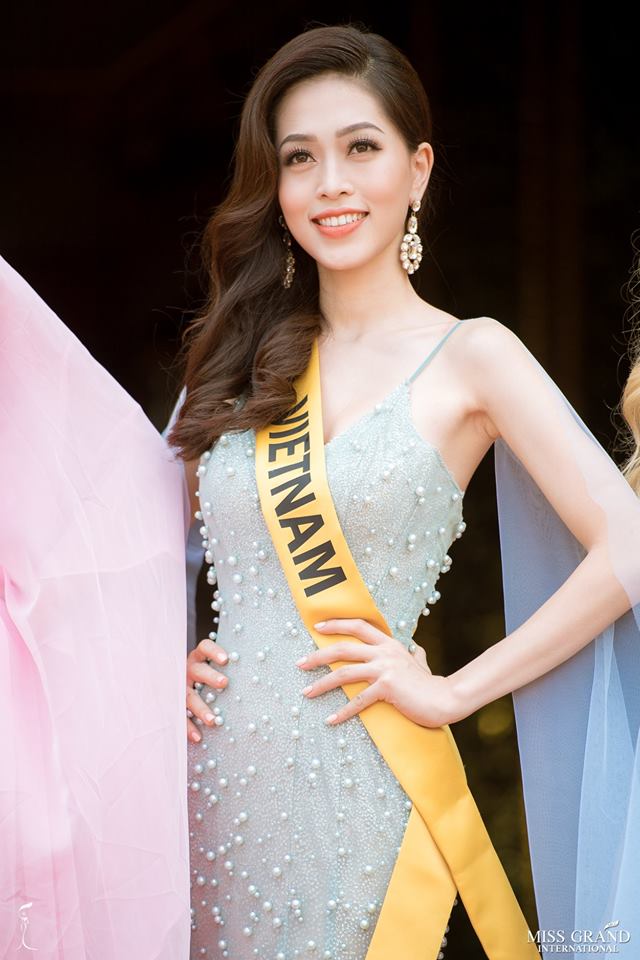 khong chi gioi thieu day khi chat bui phuong nga con tung vay xuat than tai miss grand international 2018