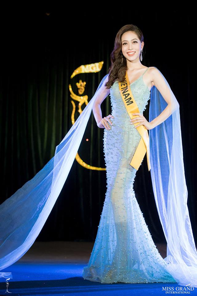 khong chi gioi thieu day khi chat bui phuong nga con tung vay xuat than tai miss grand international 2018