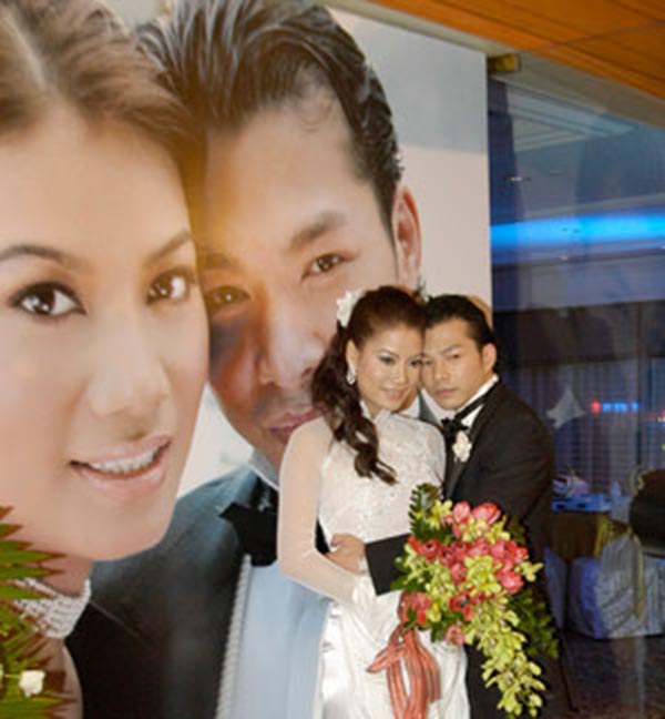 bi hai chuyen hi huu chi co trong dam cuoi cua sao viet dung cau doi la san khau