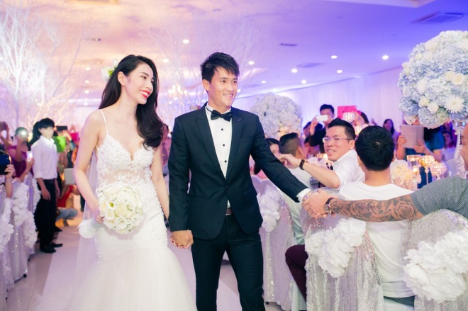 bi hai chuyen hi huu chi co trong dam cuoi cua sao viet dung cau doi la san khau