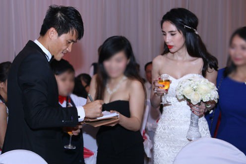 bi hai chuyen hi huu chi co trong dam cuoi cua sao viet dung cau doi la san khau