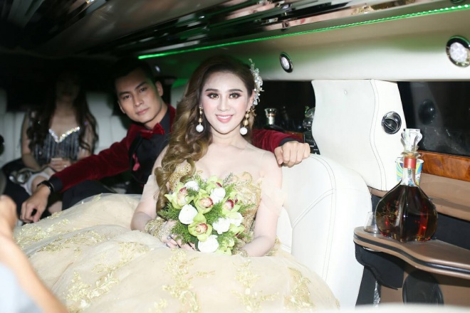bi hai chuyen hi huu chi co trong dam cuoi cua sao viet dung cau doi la san khau