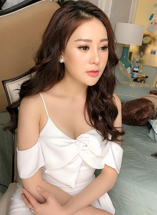 'Quỳnh búp bê' Phương Oanh xuất hiện với gương mặt khác lạ quynh bup be phuong oanh xuat hien voi guong mat khac la