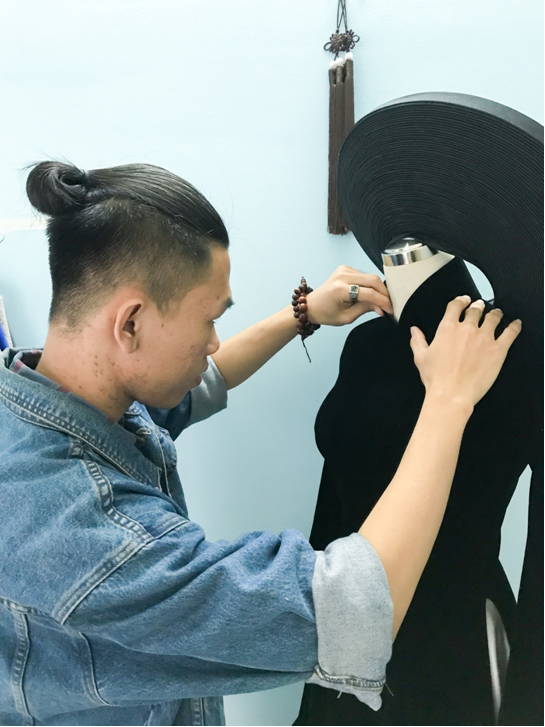 Rò rỉ hình ảnh quốc phục đẹp nghẹn lời của H'Hen Niê tại Miss Universe 2018 ro ri hinh anh quoc phuc dep nghen loi cua hhen nie tai miss universe 2018