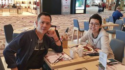 Đạo diễn 'Những ngọn nến trong đêm' kêu gọi ủng hộ con gái chữa ung thư