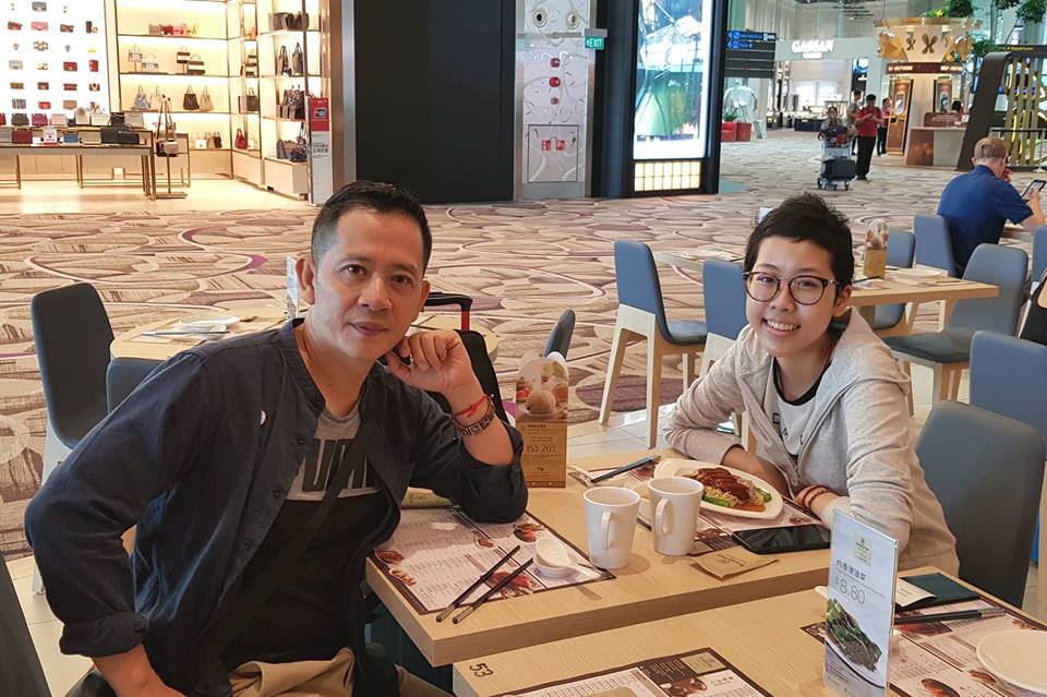 dao dien nhung ngon nen trong dem keu goi ung ho con gai chua ung thu