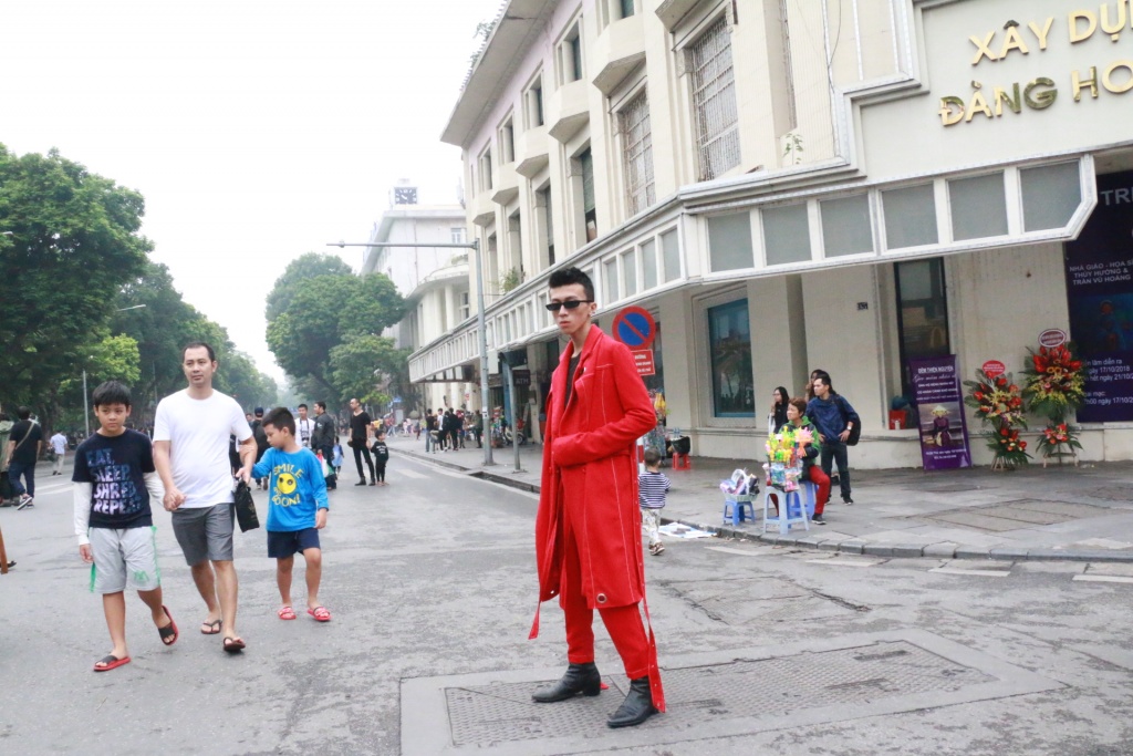 The best street style 2018: Chiêm ngưỡng những trang phục đẹp độc lạ của giới trẻ Hà Thành the best street style 2018 chiem nguong nhung trang phuc dep doc la cua gioi tre ha thanh