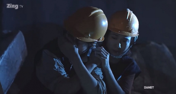 Hậu duệ Mặt trời Việt Nam tập 21 và 22: Sập hầm, Duy Kiên bị mắc kẹt cùng nạn nhân hau due mat troi viet nam tap 21 va 22 sap ham duy kien bi mac ket cung nan nhan