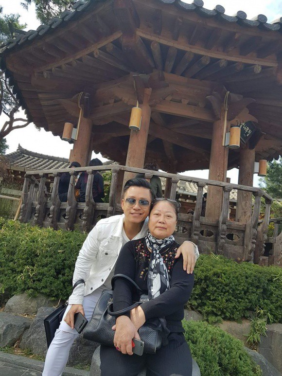 khong no nhin tuan hung kiet que me de nam ca si quyet dinh ban nha cuu con