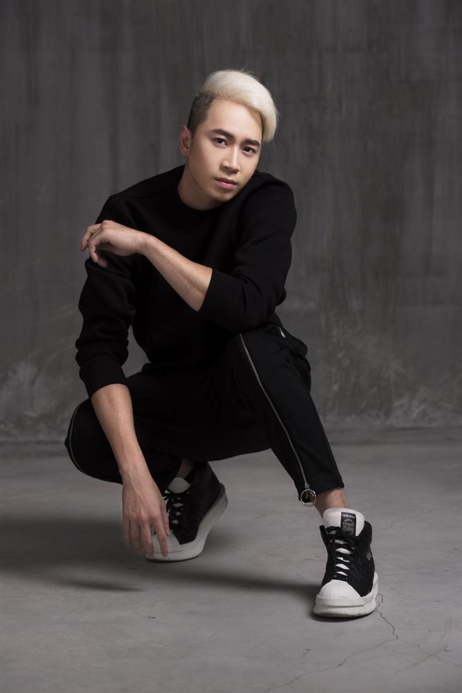 bat ngo duoc nam rapper karik to tinh hotgirl sam dang status day an y nhu muon day thuyen cho cuoc tinh nay